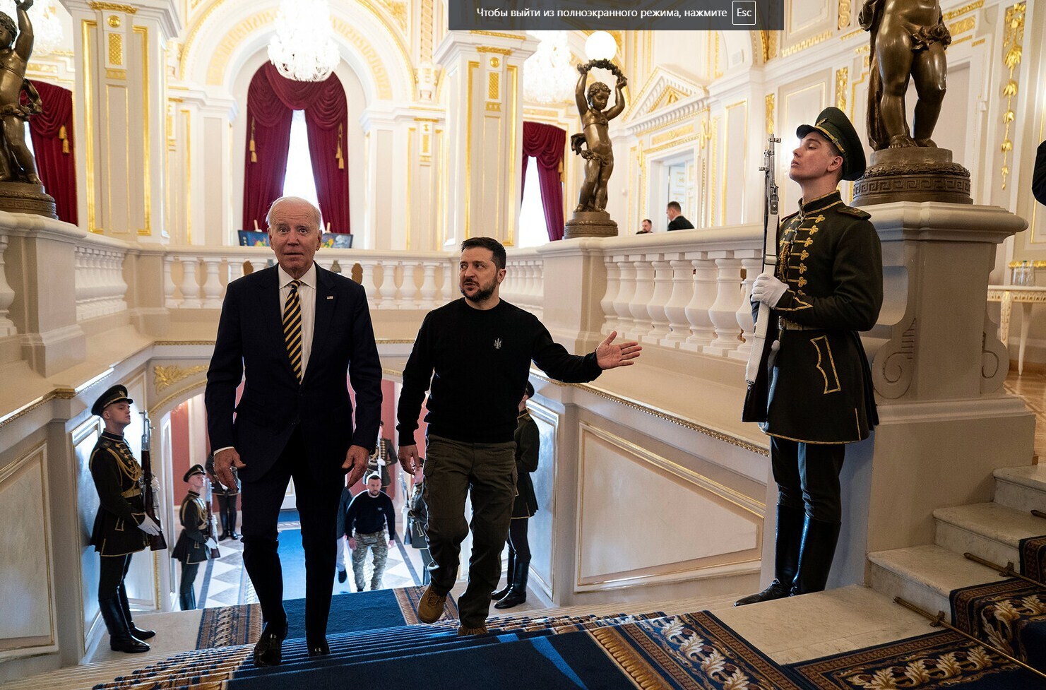 Сегодня Киев неожиданно посетил Джо Байден, быстрый визит с сильным символическим и дипломатическим значением.