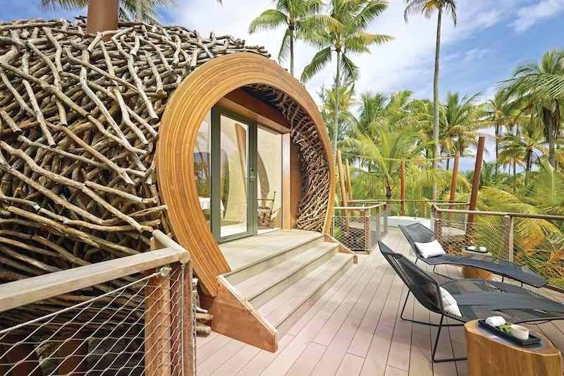 Роскошь босых ног и сознательные путешествия: Возрождение туризма в раю