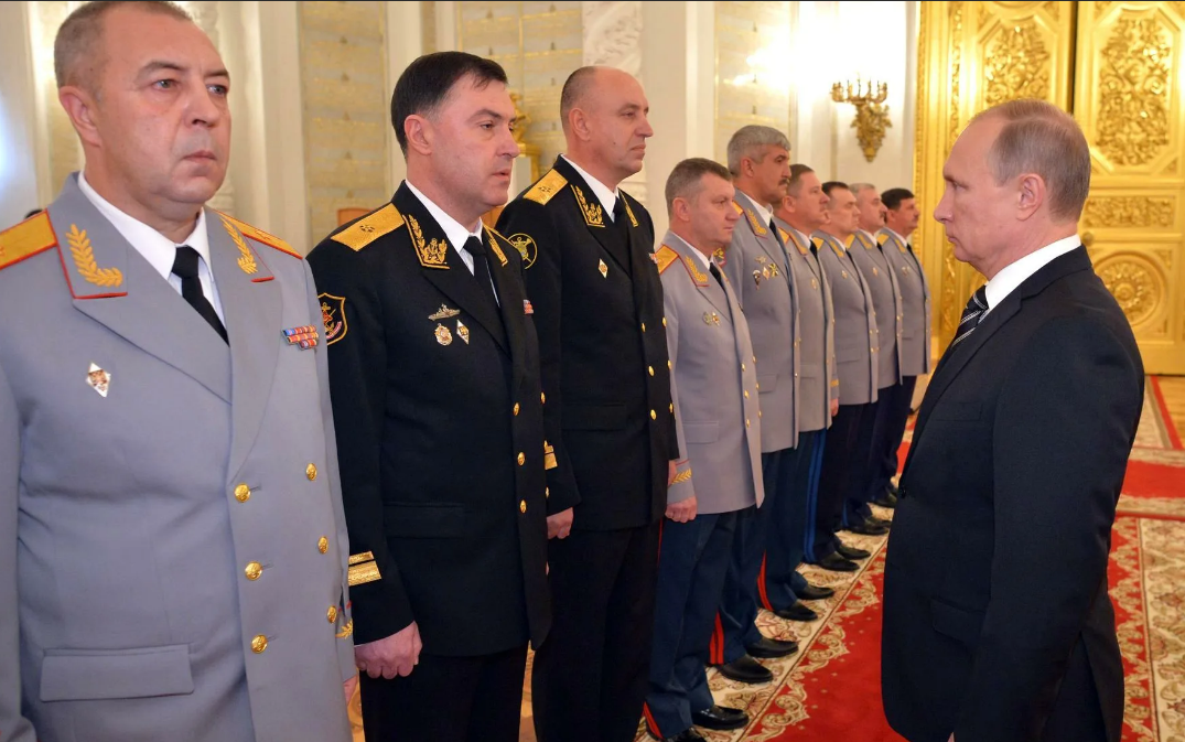 Получает ли президент полную и достоверную информацию?