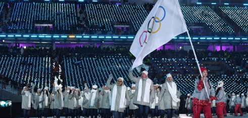 Тихо, шёпотом: это мы, это мы россияне...