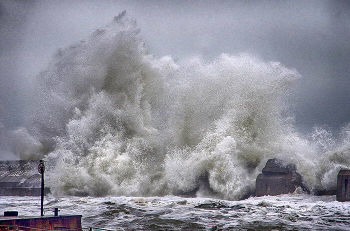 Зимний шторм от побережья к побережью обрушит на миллионы людей угрозу снежной бури и обледенения в 35 штатах.