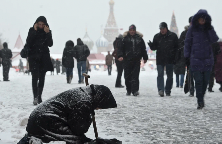 Реальные пенсии сократились почти на 6%. Доходы россиян продолжают снижаться. Что делать? Когда это закончится? Прогноз экономистов