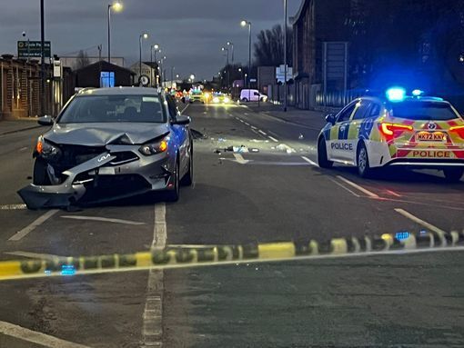 «Работа по расследованию несчастного случая» закрывает главную дорогу после «серьезной» аварии мотоцикла