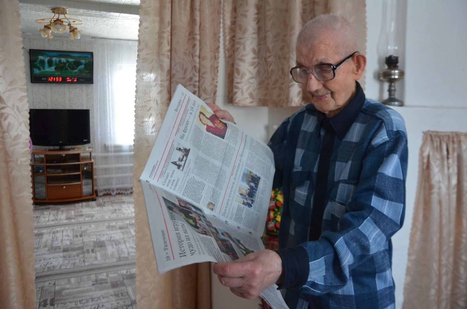 Россияне стали больше хранить деньги под подушкой, не желая их инвестировать. Разобрался, что с этим будет делать государство