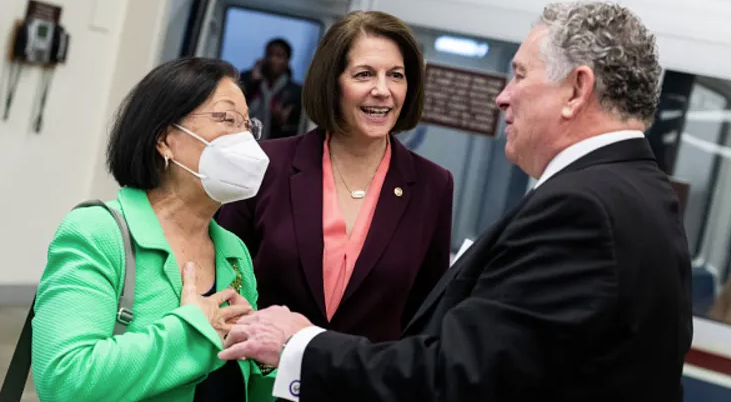 Сенатор-демократ Кортез Масто призывает FEC обязать кампании отправлять незаконные взносы в казначейство