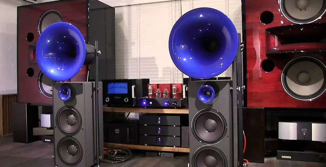 Слушать громкую музыку в квартире. High end колонки 5000 ватт. Dynamic Sound System колонки. Колонки Hi-Fi Ave. Колонки звуковые бас 2.