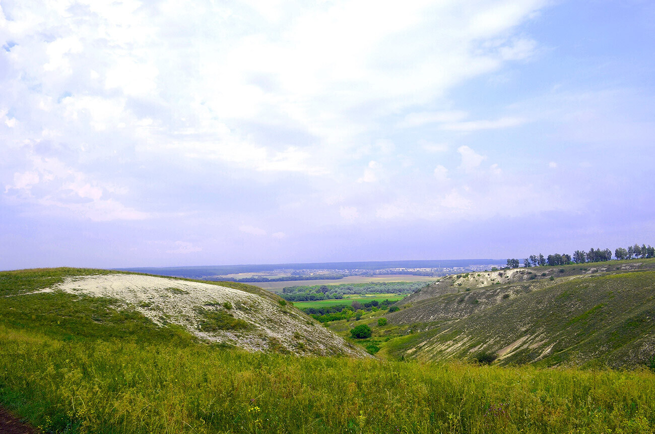 Дивногорье: КРАСИВЫЙ монастырь, построенный в известняковых скалах (ФОТО)