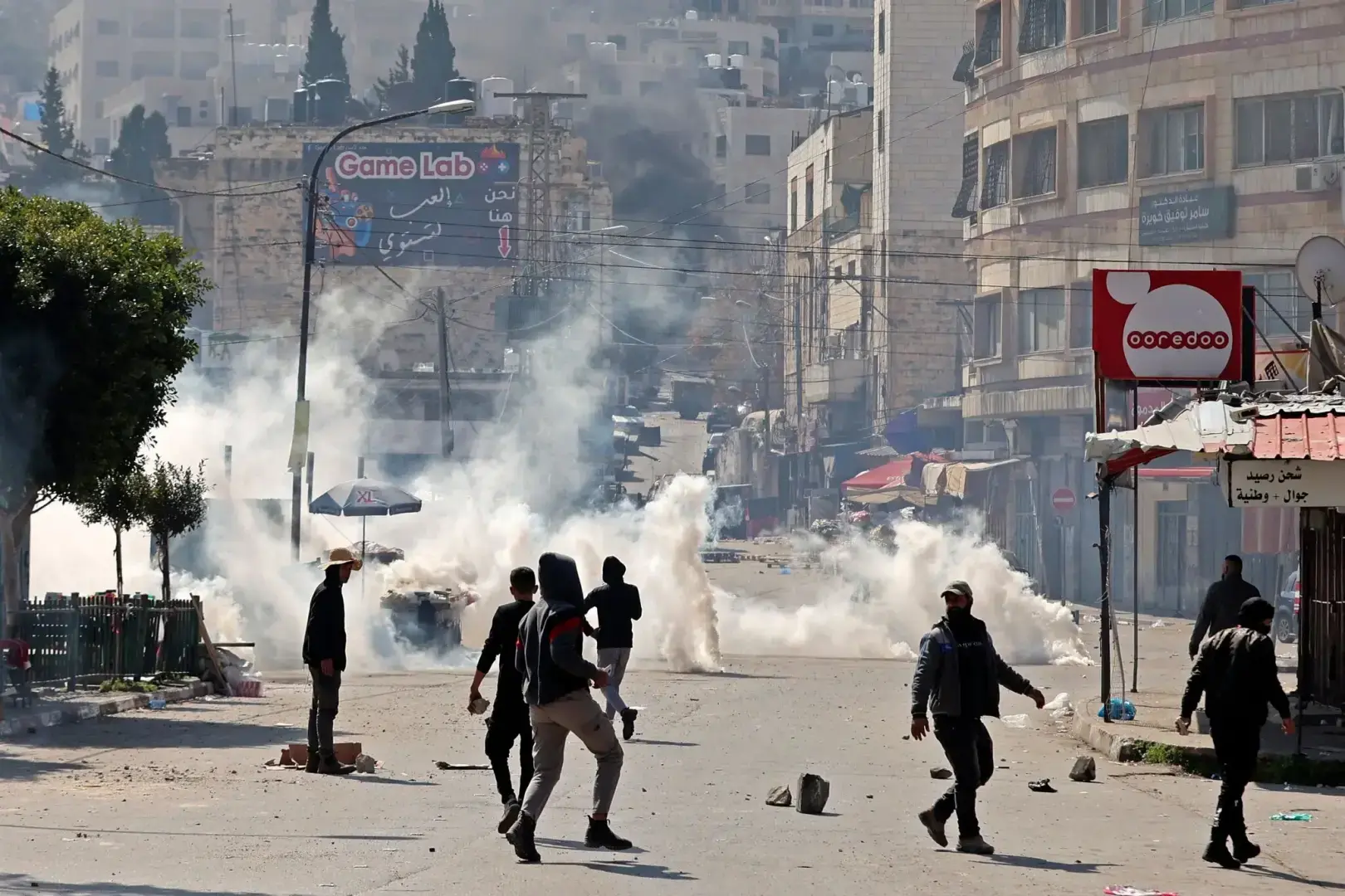 По минимально мере 10 палестинцев убиты во время израильского рейда на западного берегу