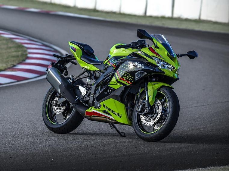 Kawasaki представила новый мотоцикл Ninja ZX-4RR.