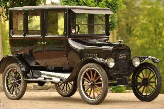 Кто и когда изобрел первый автомобиль!!