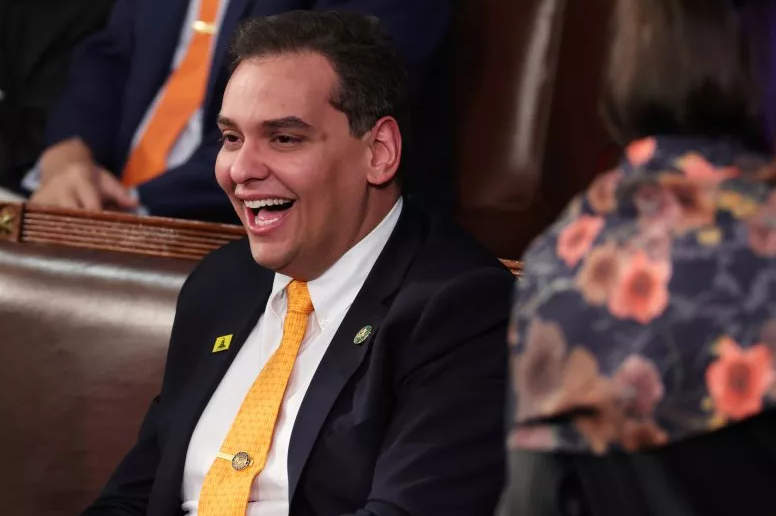 Джордж Сантос удваивает ставку на превращение AR-15 в «национальное оружие» США.