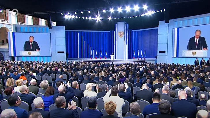 Нужен миллион специалистов с “вышкой”. Не понял, это чтобы трудовыми мигрантами руководить?