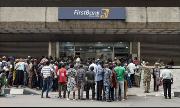 "Крестный отец Лагоса" - человек, которого нужно победить на решающих выборах в Нигерии