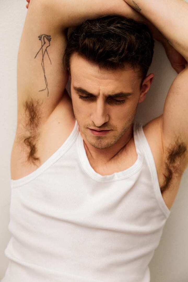 Образ недели: Пол Мескаль - воплощение старой голливудской мужественности в накрахмаленной белой майке