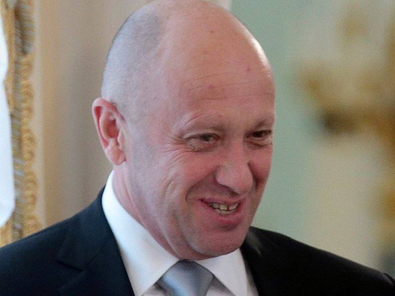 Евгений Пригожин, основатель частной военной компании (ЧВК) "Вагнер", объявил, что поставка боеприпасов для ЧВК одобрена и находится в пути