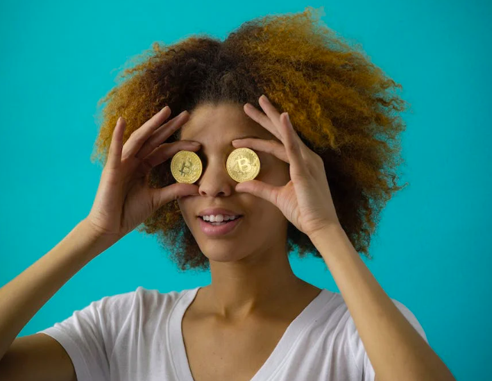 Увлекательный мир криптоискусства: Как блокчейн революционизирует арт-индустрию!