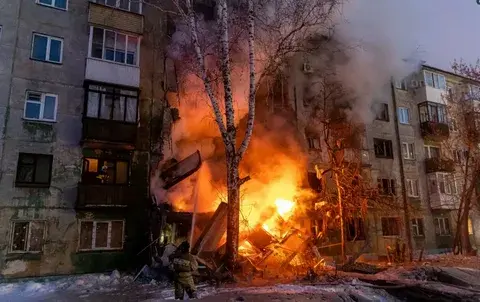 Мошенники в Новосибирске обманывают жителей, что приводит к смертельному взрыву газа