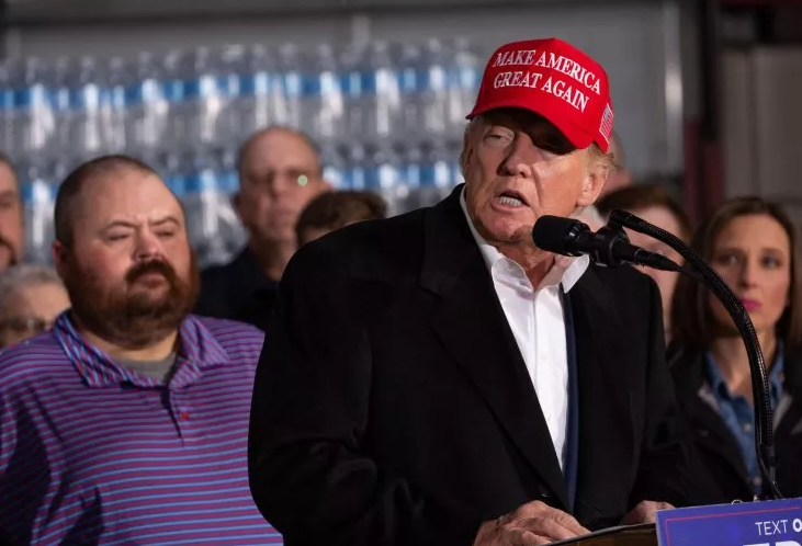 Мэри Трамп обвинила Дональда Трампа в том, что он привез в Огайо «отравленную воду».