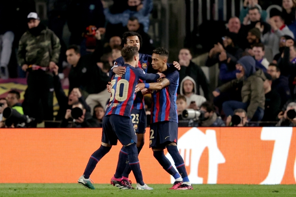 Звезда "Барселоны" Рафинья получил травму после того, как "пнул холодильник" в истерике после замены в матче против "Манчестер Юнайтед" в матче Лиги Е