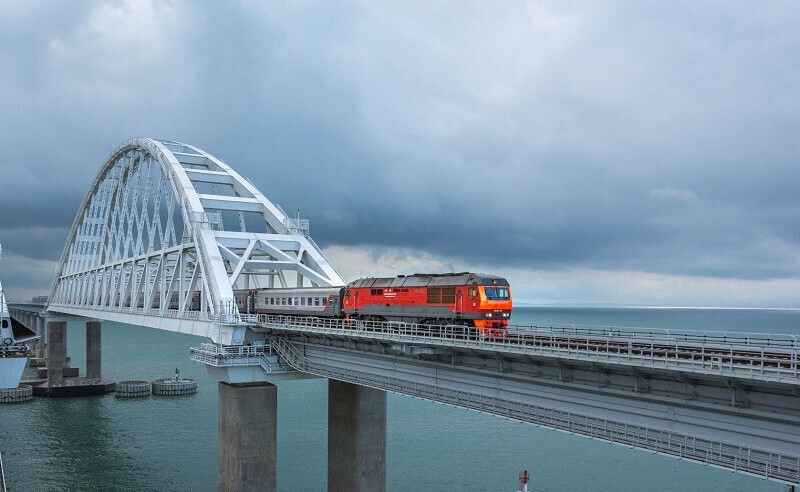 Железнодорожная часть Крымского моста должна быть отремонтирована к середине лета 2023 года