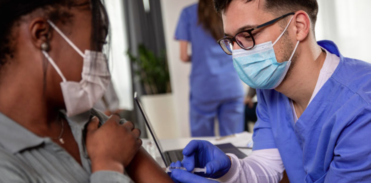 Низкая социальная сплоченность связана с более слабым ответом антител на вакцинацию COVID-19