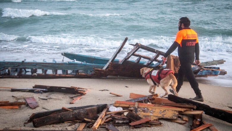 12-летний мальчик потерял всю свою семью в результате трагедии в Средиземном море.