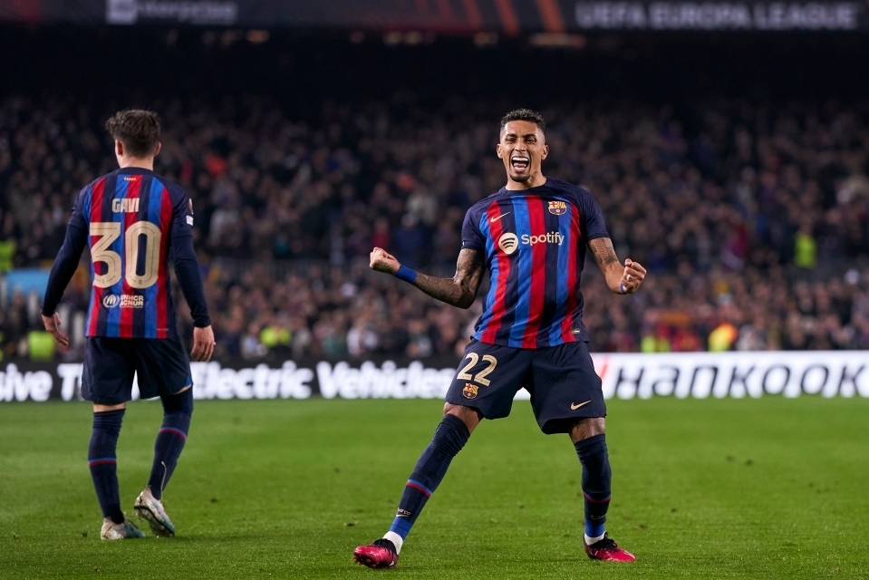 Звезда "Барселоны" Рафинья получил травму после того, как "пнул холодильник" в истерике после замены в матче против "Манчестер Юнайтед" в матче Лиги Е