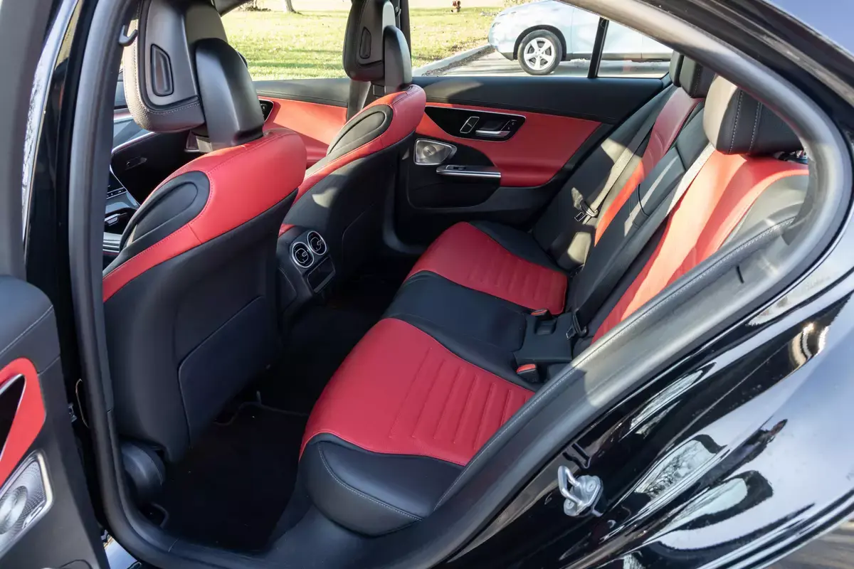 Обзор Mercedes-Benz C300 2023 года: