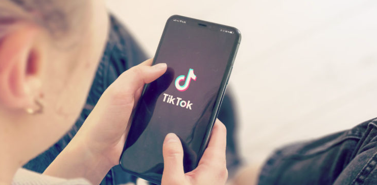 Использование TikTok связано с повышенной неудовлетворенностью своим телом, показало исследование