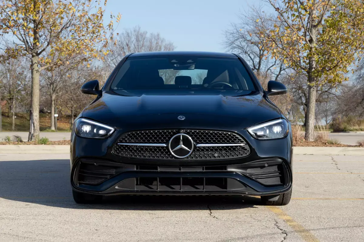 Обзор Mercedes-Benz C300 2023 года: