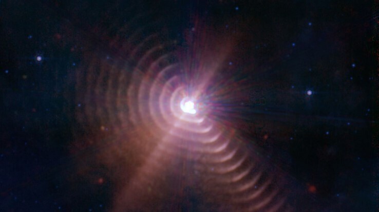 В потрясающем открытии из дальних уголков космоса телескоп Webb обнаружил замечательную галактическую находку, которая привела астрономов в трепет.