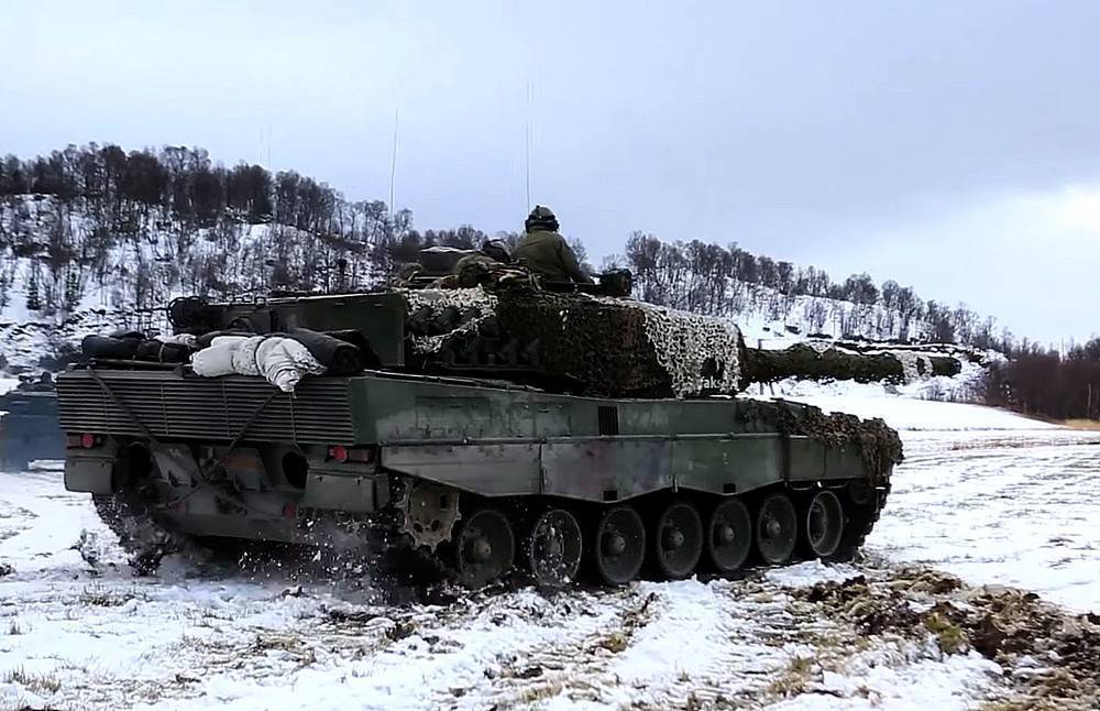 Танк Leopard с польским экипажем захвачен российскими войсками в районе Бахмута    Немецкий танк Leopard появился в ДНР. Один из них был захвачен вместе с экипажем около Артемовска (Бахмута), передаёт корреспондент «Донбасс Сегодня» со ссылкой  69eb5e1a998cc92855c6b2e64177304e