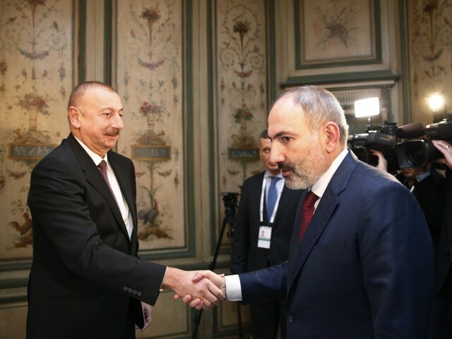 Азербайджан призвал Армению вернуться за стол переговоров