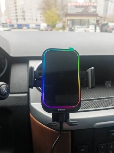 Автомобильный держатель для iPhone с зарядкой и подсветкой