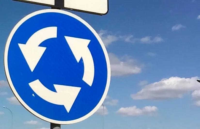 С 1 марта 2023 года в России будут действовать новые правила проезда перекрестков с круговым движением