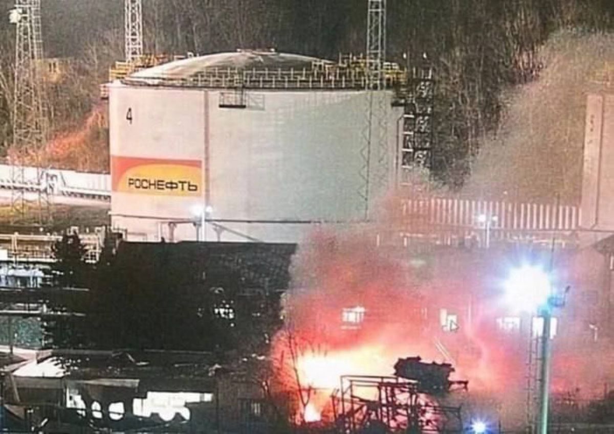 А, не пора ли уже кое кому дать подзатыльник, да так, чтоб сопля с кровью...