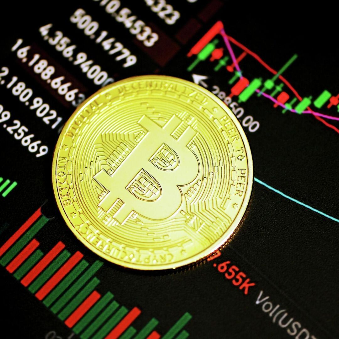 Эти 5 альткойнов взлетели, когда биткойн упал: вот секреты роста!