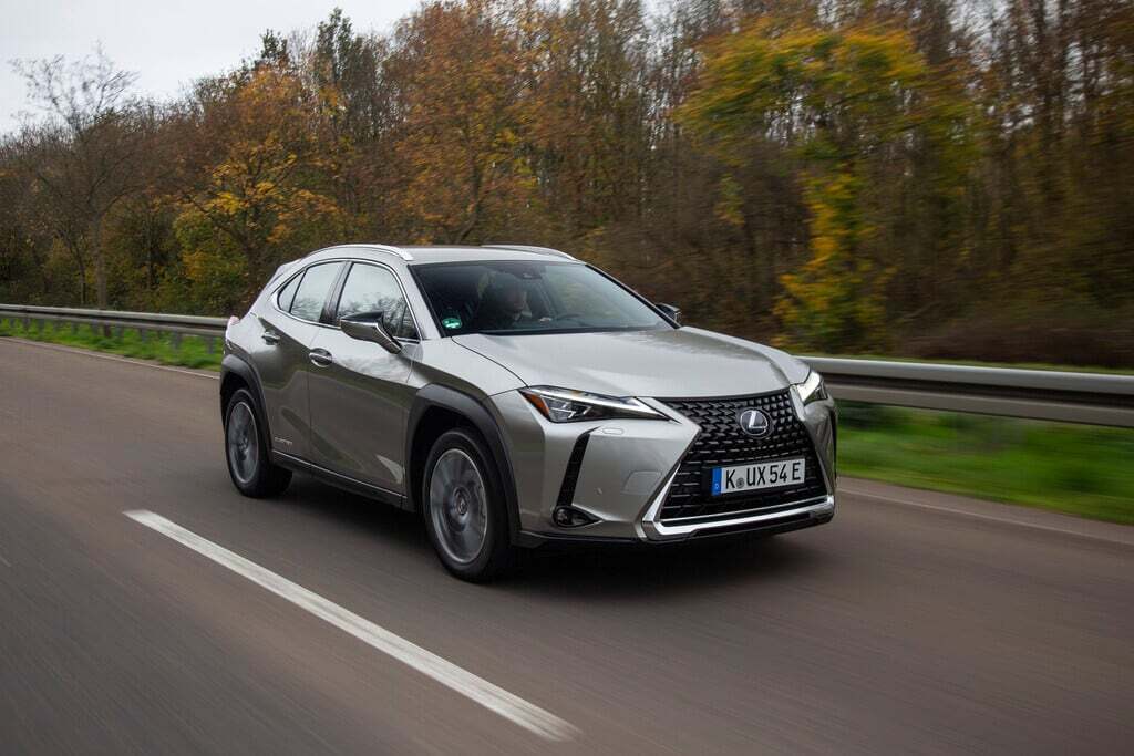 Новый Lexus UX дорогостоящий бесшумный электромобиль