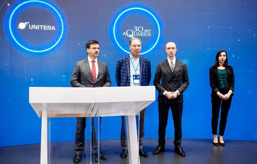 В России разработают отечественный смартфон до конца года