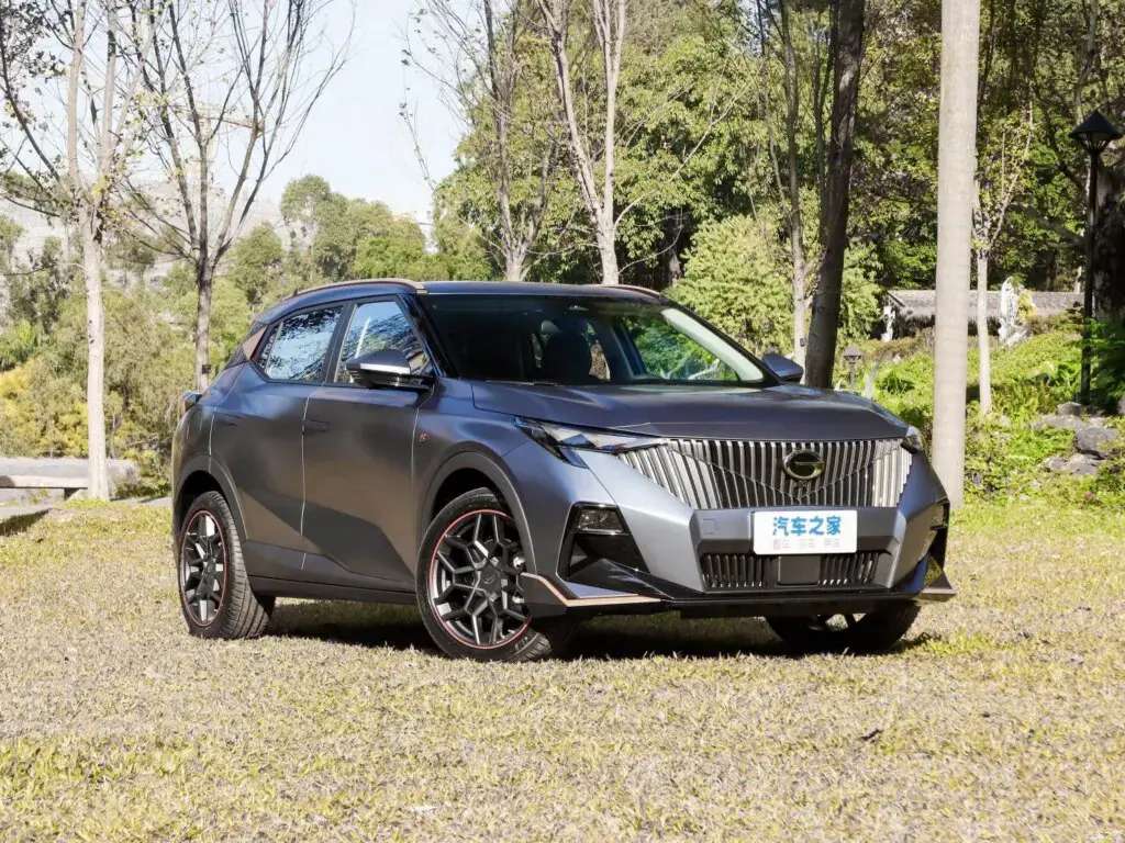 Китайский кроссовер GAC TRUMPCHI GS3 SHADOW SPEED ценой от 946 тыс. рублей.