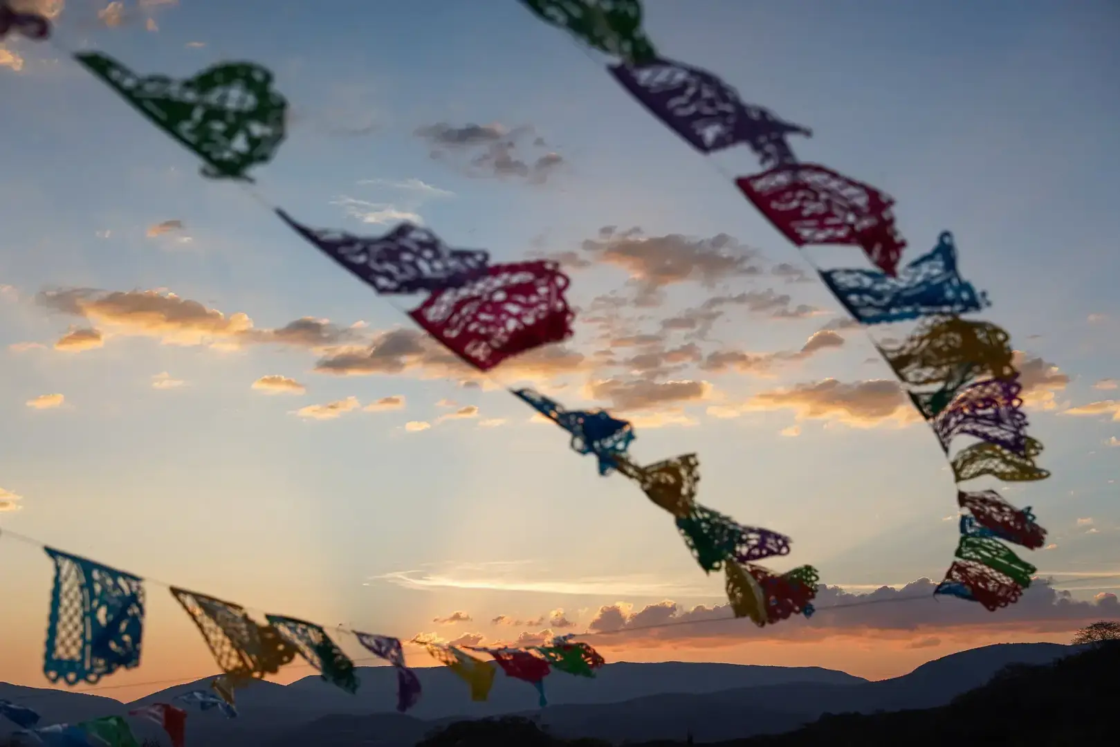 Многие нелегальные иммигранты уезжают после десятилетий в США.