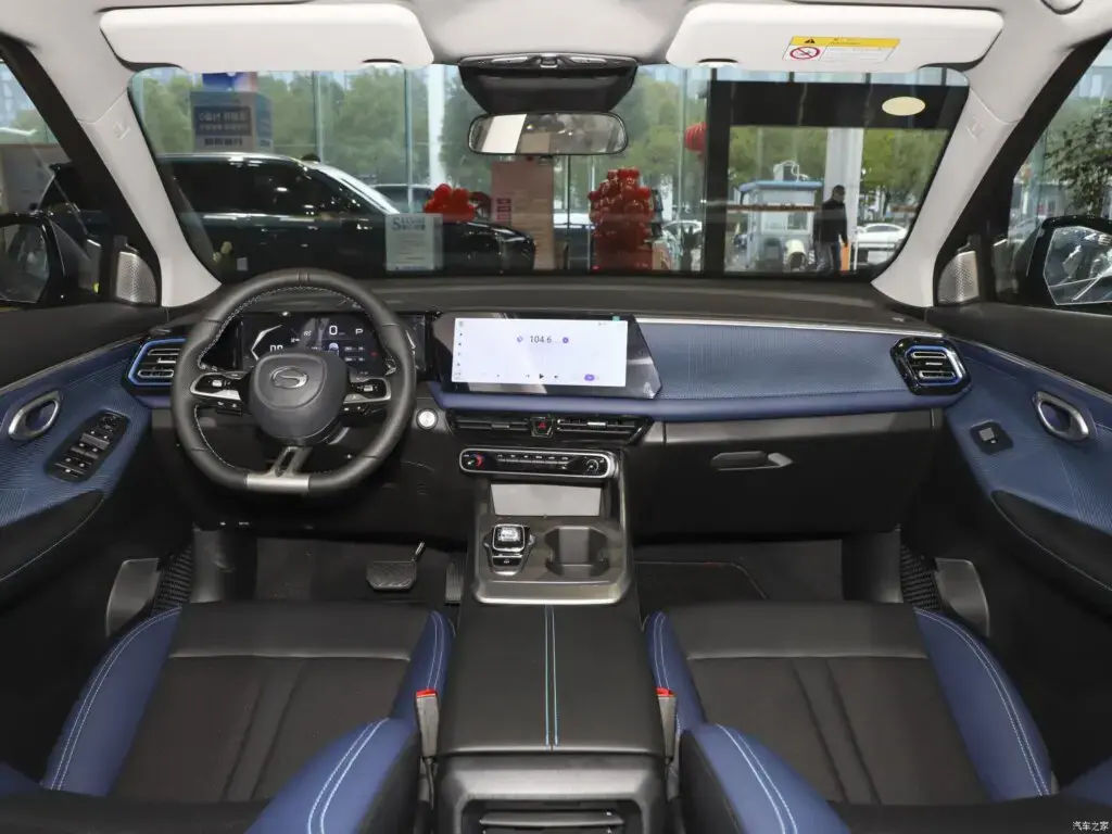 Китайский кроссовер GAC TRUMPCHI GS3 SHADOW SPEED ценой от 946 тыс. рублей.