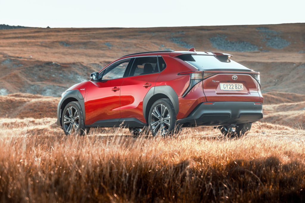 Хорош ли новый EV от Toyota