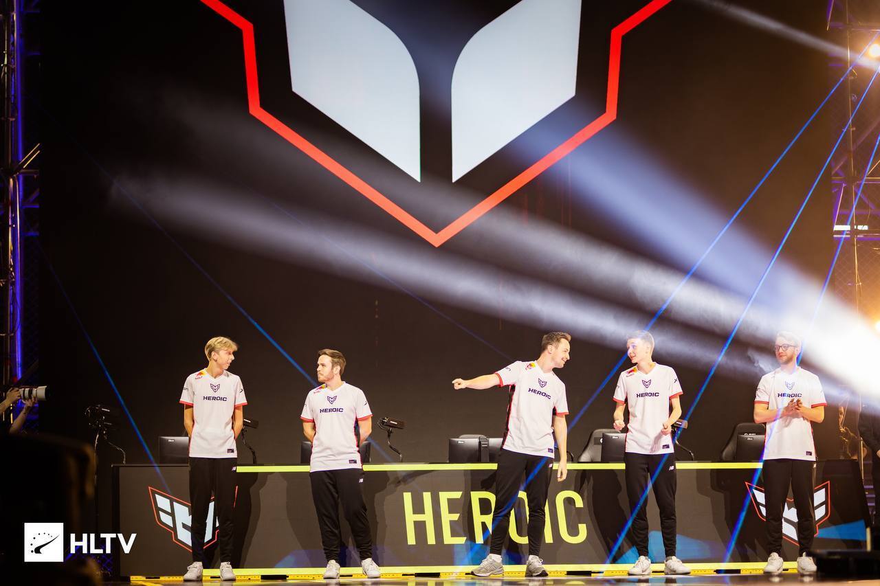 Heroic разгромили MR в стартовом туре группы B на EPL S17