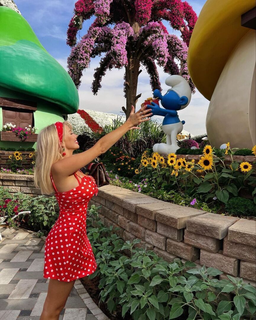 Белокурая Мария Лапулина сможет вас удивить своими формами.