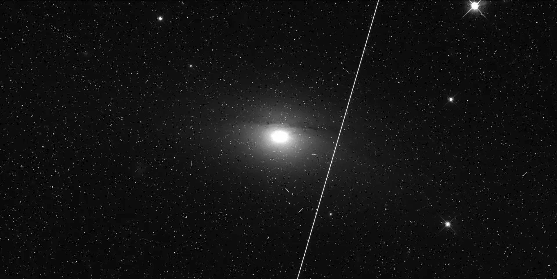 Телескоп "Хаббл" сталкивается с угрозой со стороны спутников SpaceX и других компаний