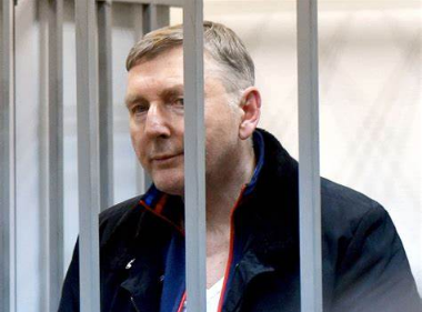 Борьба с коррупцией: Таможенники лишены званий и приговорены к тюремному заключению