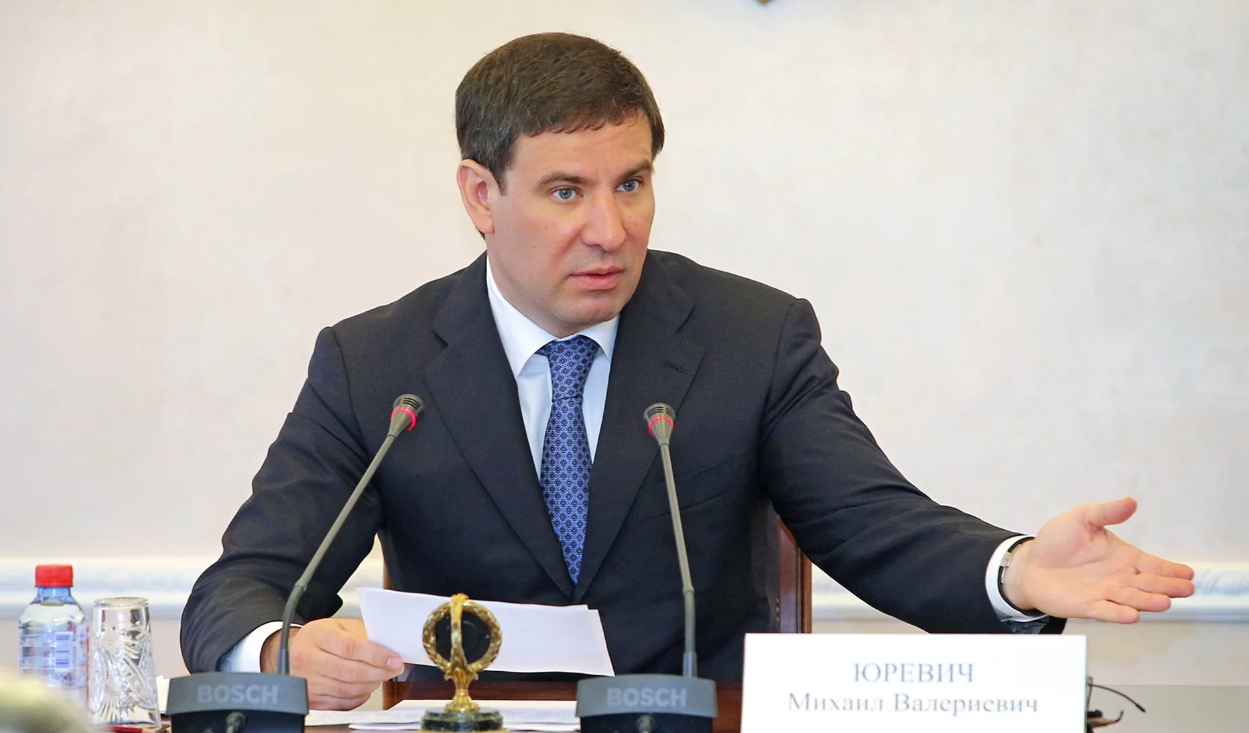 Как наши "слуги народа" перебираются жить подальше от России.