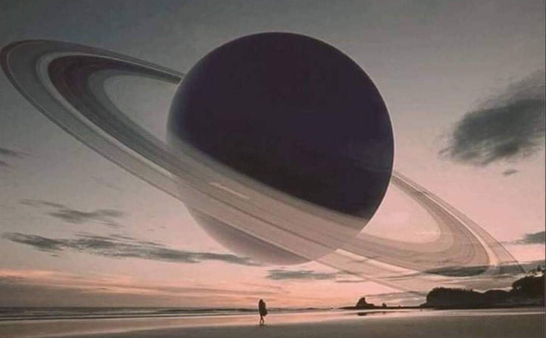 "Когда Сатурн встречает Луну: фантастический взгляд на гиганта газовой планеты"