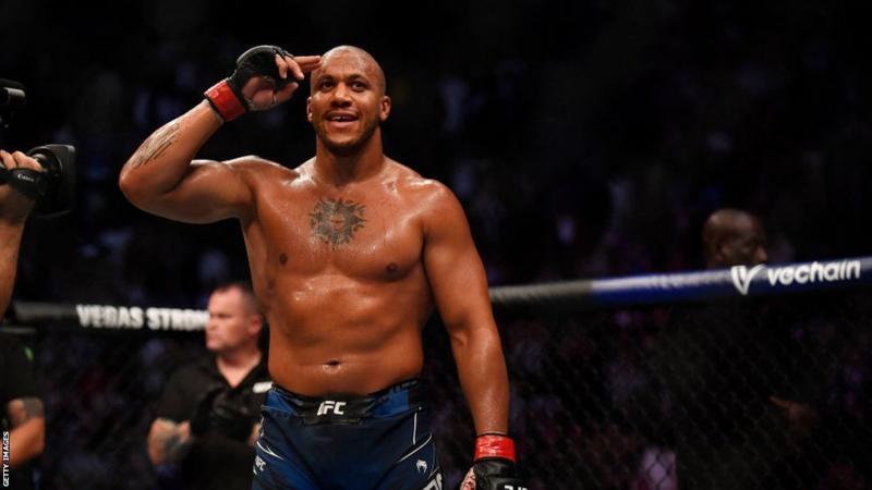 "Дебют Джона Джонса в тяжелом весе UFC находится на расстоянии одного удара от катастрофы"